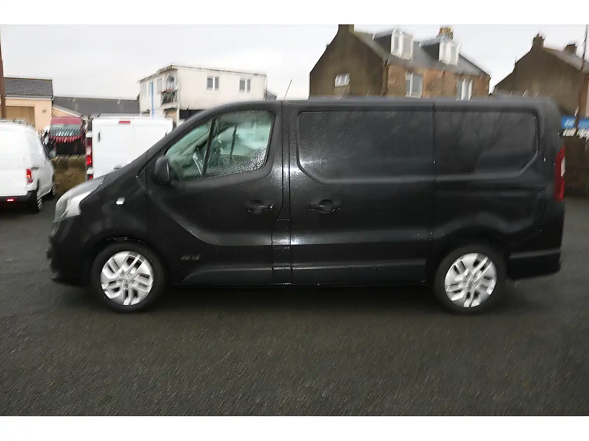 Used 2015 Renault Trafic Sportive Black - Interior and Exterior details 4