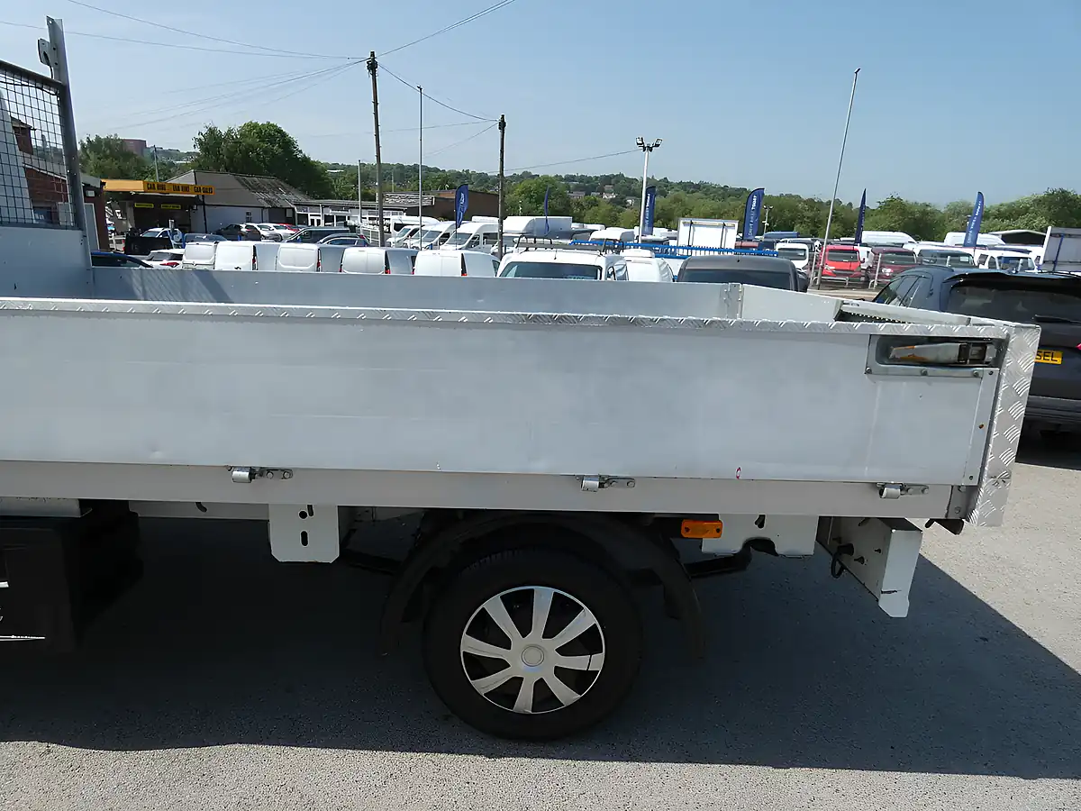 Used 2015 Renault Trucks Master Mwb 3.8M Dropside Pickup White - Interior and Exterior details 13