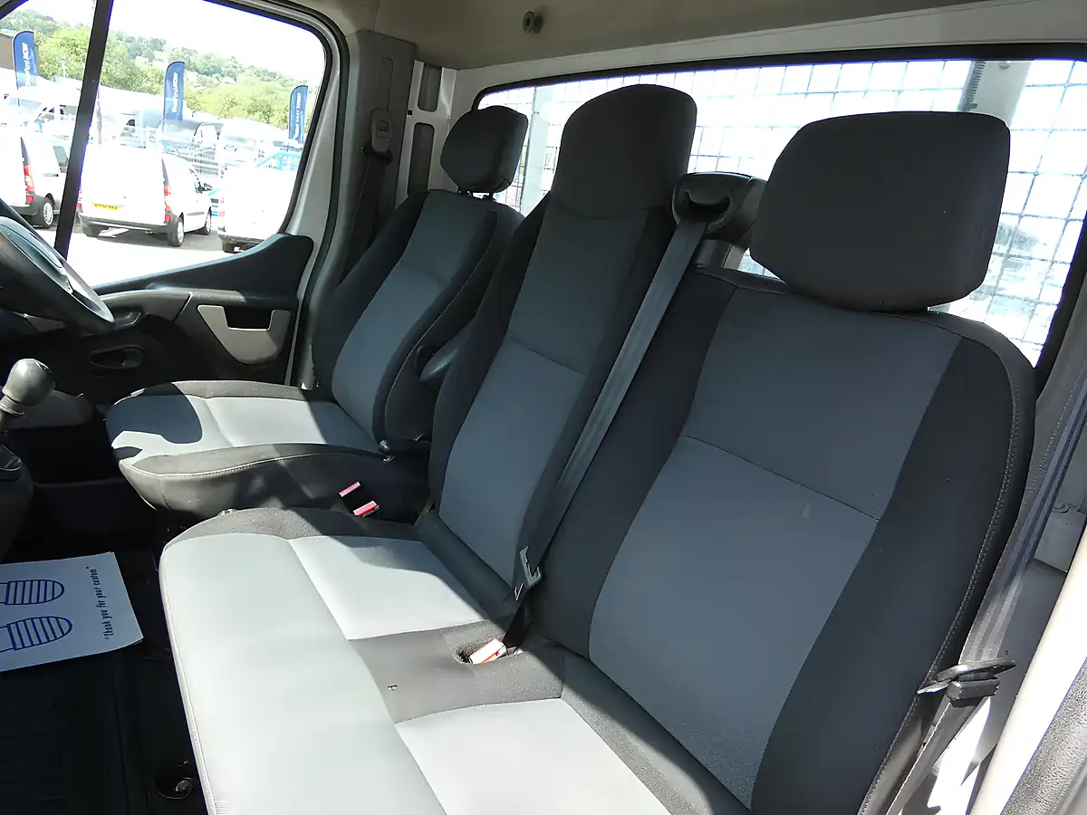 Used 2015 Renault Trucks Master Mwb 3.8M Dropside Pickup White - Interior and Exterior details 17
