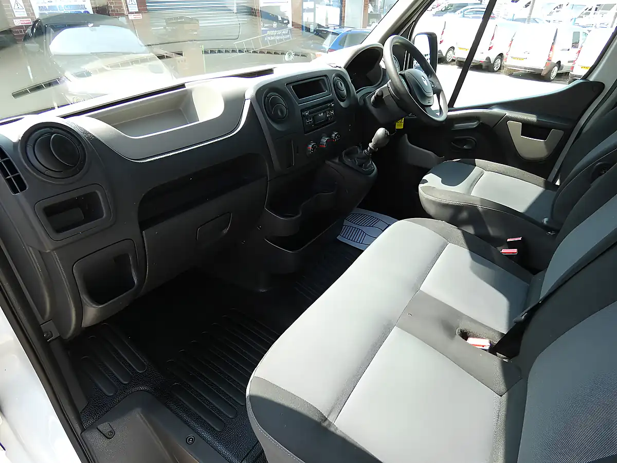 Used 2015 Renault Trucks Master Mwb 3.8M Dropside Pickup White - Interior and Exterior details 18