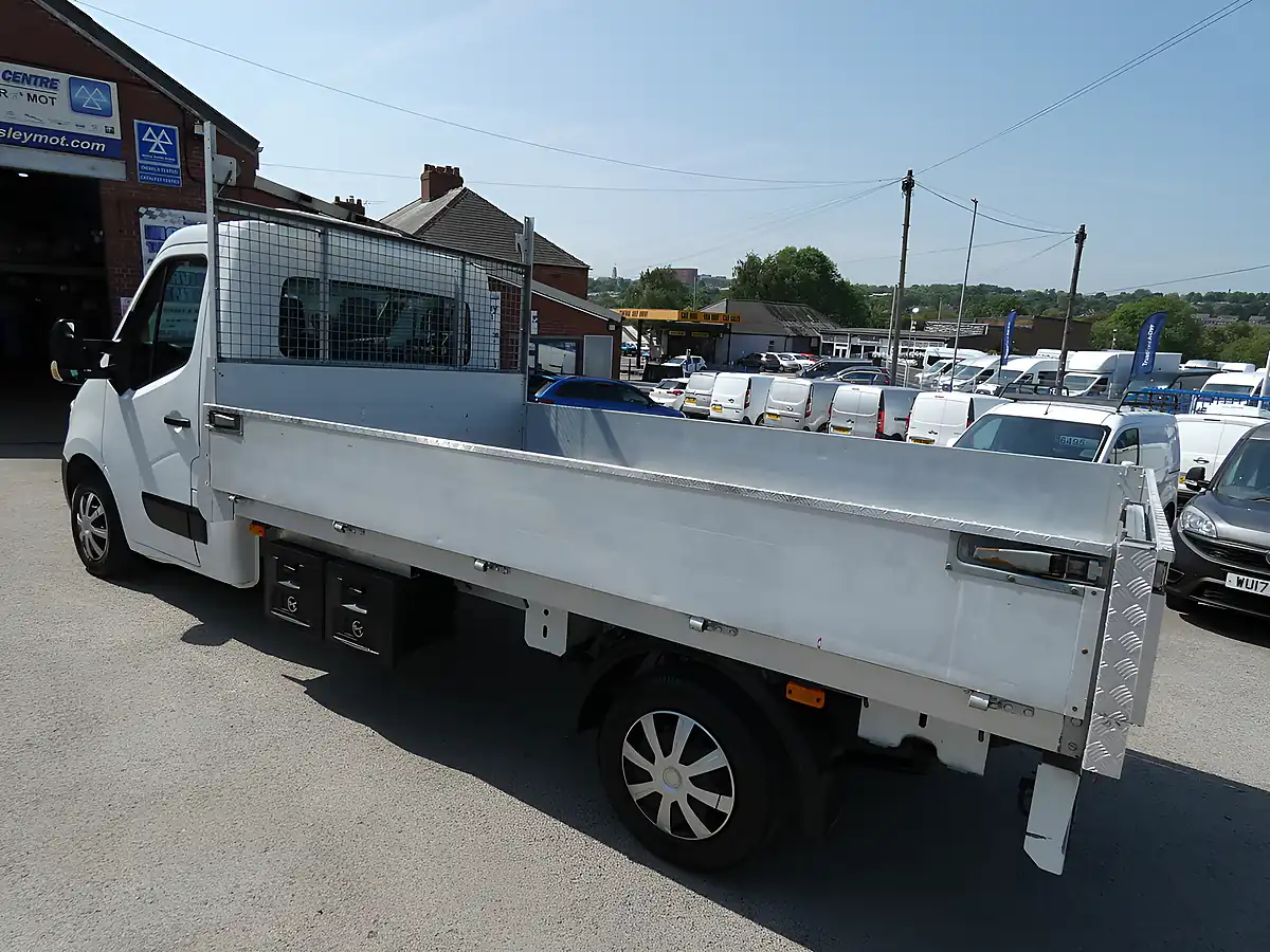 Used 2015 Renault Trucks Master Mwb 3.8M Dropside Pickup White - Interior and Exterior details 5