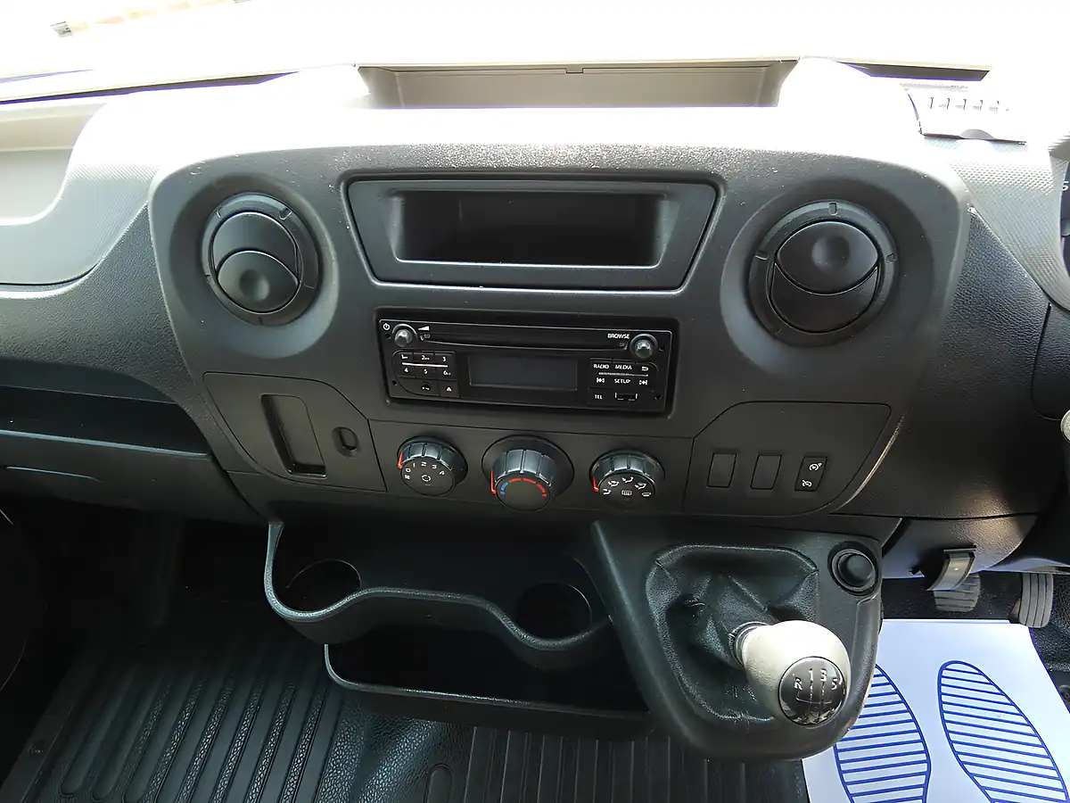 Used 2015 Renault Trucks Master Mwb 3.8M Dropside Pickup White - Interior and Exterior details 8