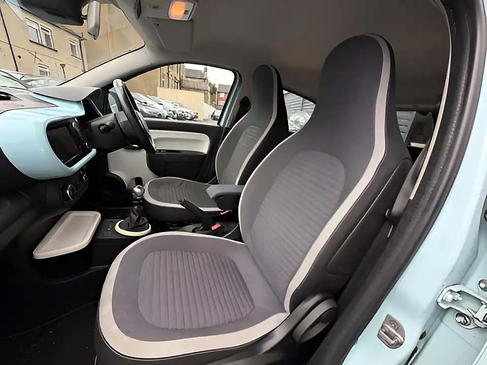 Used 2015 Renault Twingo Dynamique Energy Blue - Interior and Exterior details 13