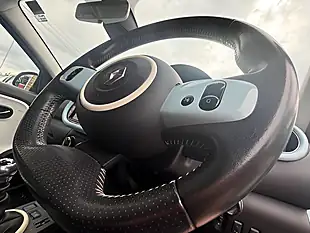 Used 2015 Renault Twingo Dynamique Energy Blue - Interior and Exterior details 14