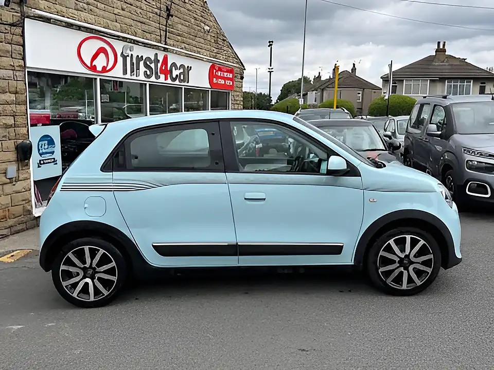 Used 2015 Renault Twingo Dynamique Energy Blue - Interior and Exterior details 6