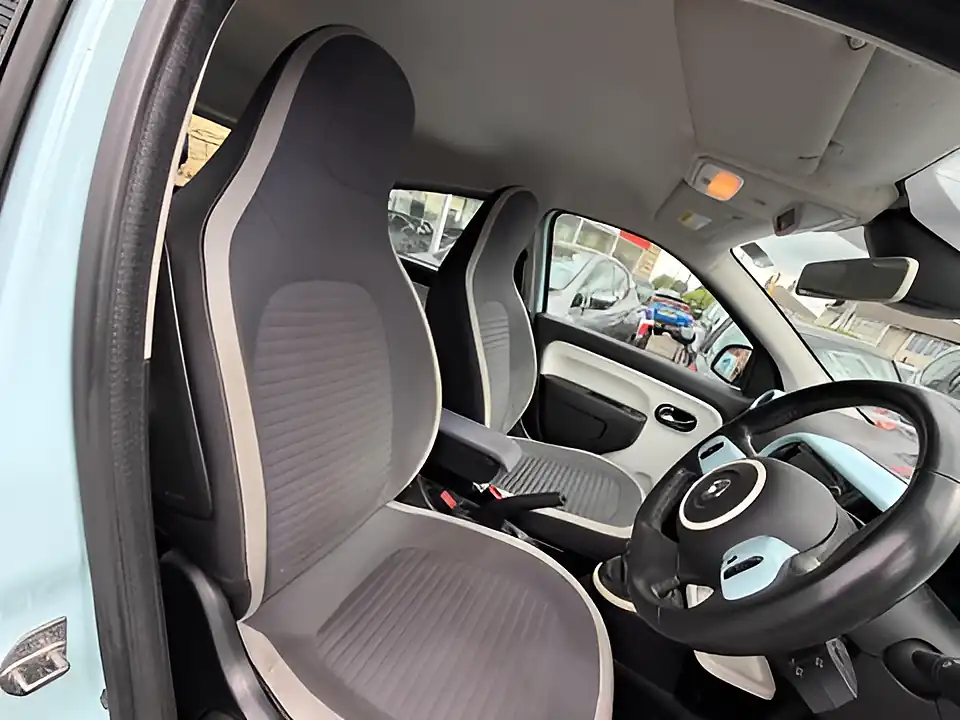 Used 2015 Renault Twingo Dynamique Energy Blue - Interior and Exterior details 7