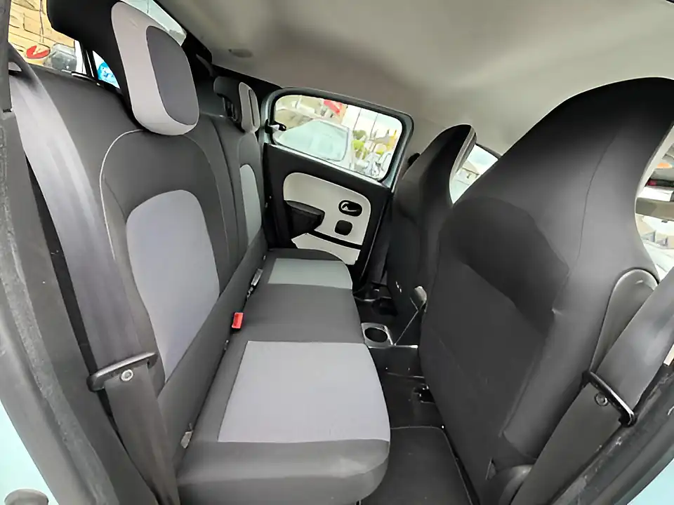 Used 2015 Renault Twingo Dynamique Energy Blue - Interior and Exterior details 9