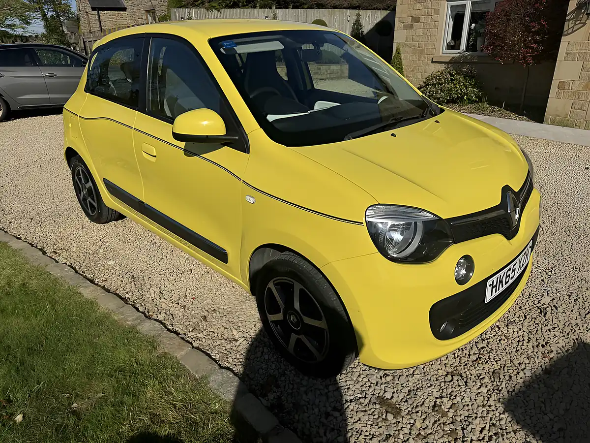 Used 2015 Renault Twingo Dynamique Energy Yellow - Front View