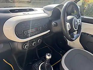 Used 2015 Renault Twingo Dynamique Energy Yellow - Interior and Exterior details 14