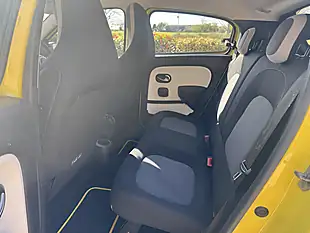 Used 2015 Renault Twingo Dynamique Energy Yellow - Interior and Exterior details 16