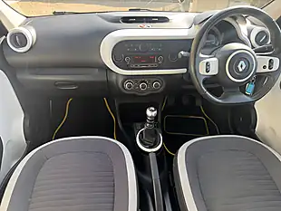 Used 2015 Renault Twingo Dynamique Energy Yellow - Interior and Exterior details 17