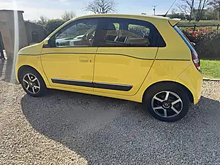 Used 2015 Renault Twingo Dynamique Energy Yellow - Interior and Exterior details 6