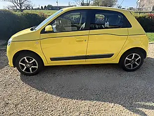 Used 2015 Renault Twingo Dynamique Energy Yellow - Interior and Exterior details 7