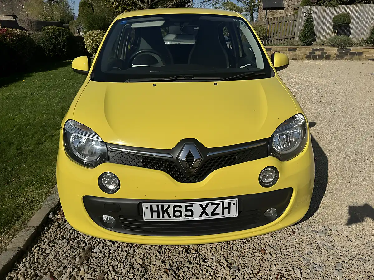 Used 2015 Renault Twingo Dynamique Energy Yellow - Interior and Exterior details 9