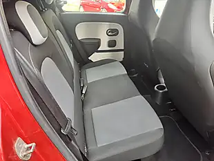 Used 2015 Renault Twingo Dynamique Red - Interior and Exterior details 10