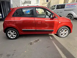 Used 2015 Renault Twingo Dynamique Red - Interior and Exterior details 2