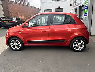 Used 2015 Renault Twingo Dynamique Red - Interior and Exterior details 6