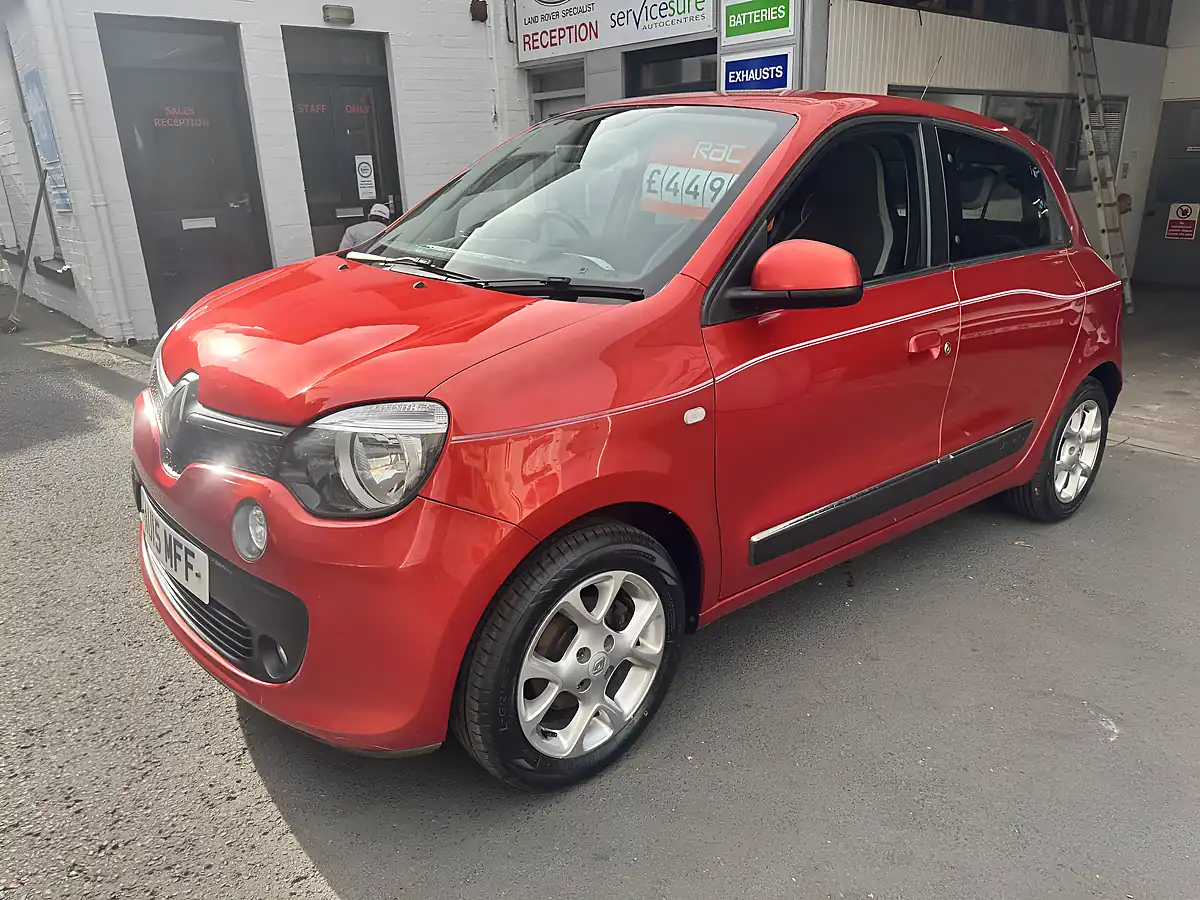 Used 2015 Renault Twingo Dynamique Red - Interior and Exterior details 7