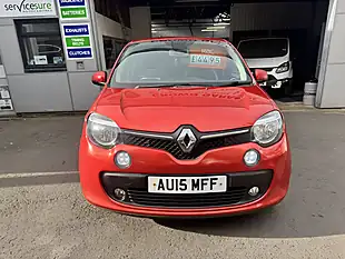 Used 2015 Renault Twingo Dynamique Red - Interior and Exterior details 8