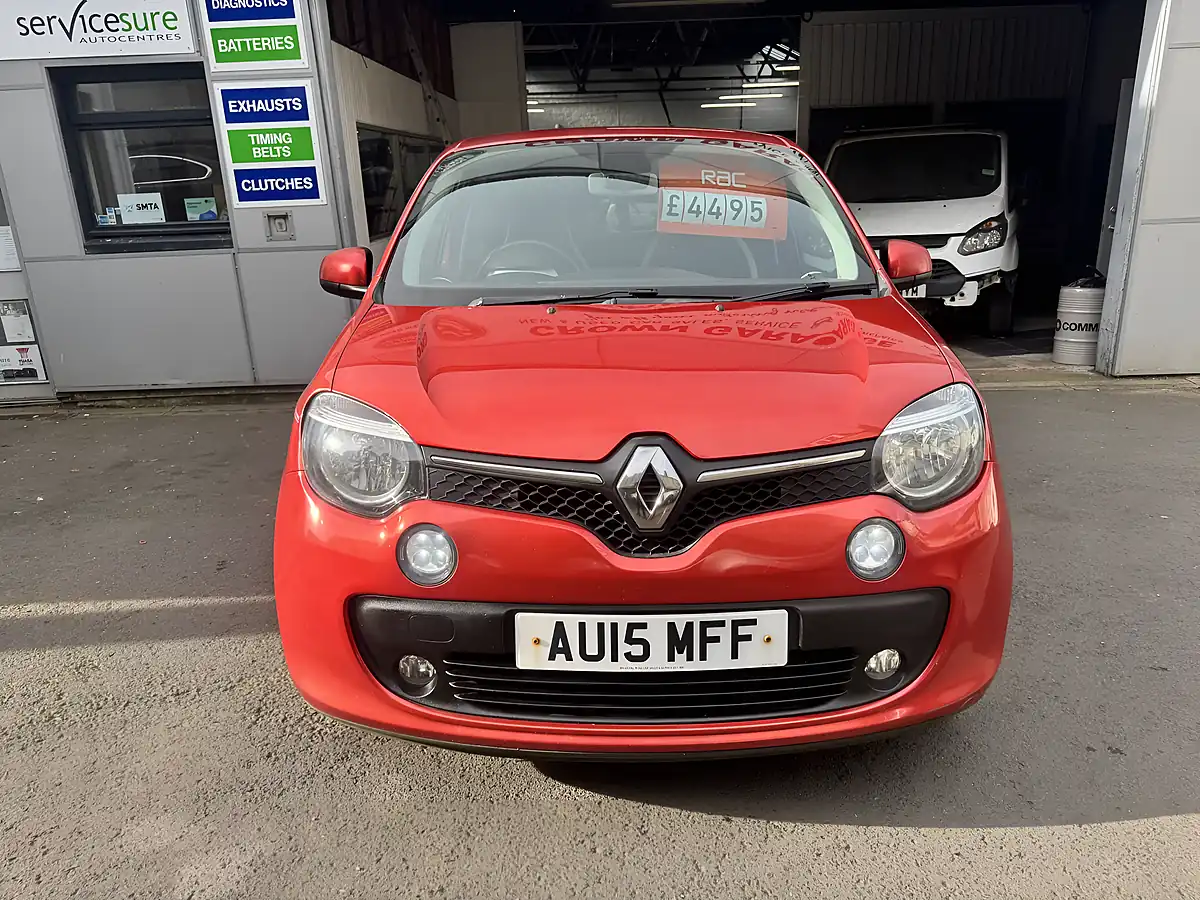 Used 2015 Renault Twingo Dynamique Red - Interior and Exterior details 8