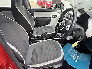 Used 2015 Renault Twingo Dynamique Red - Interior and Exterior details 9