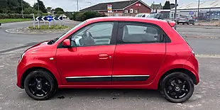 Used 2015 Renault Twingo Dynamique Red - Interior and Exterior details 2
