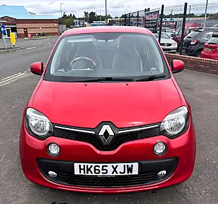 Used 2015 Renault Twingo Dynamique Red - Interior and Exterior details 4