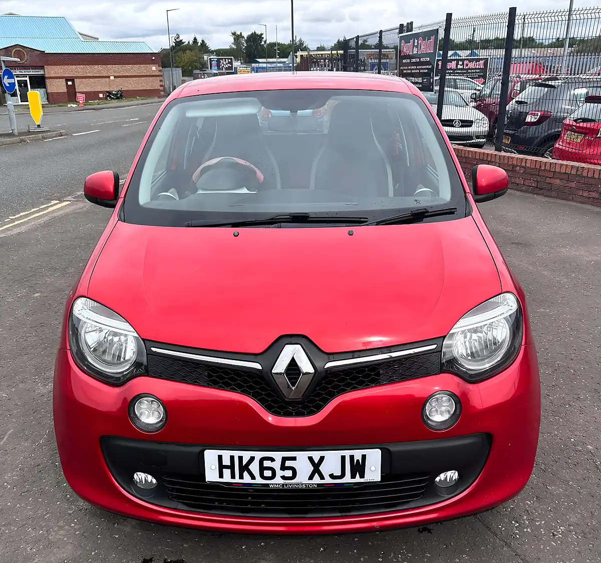 Used 2015 Renault Twingo Dynamique Red - Interior and Exterior details 4