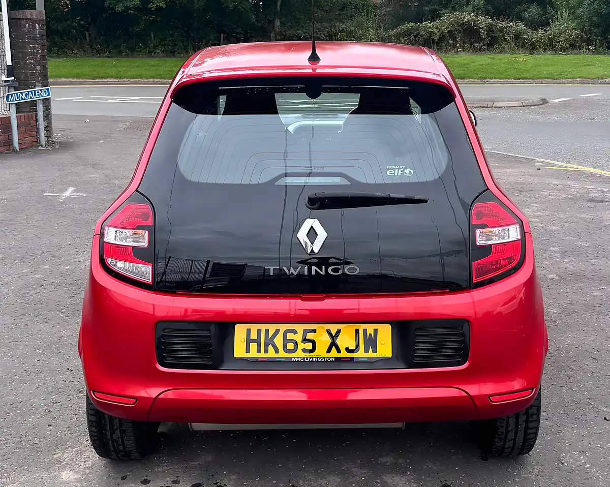 Used 2015 Renault Twingo Dynamique Red - Interior and Exterior details 5