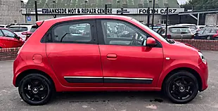 Used 2015 Renault Twingo Dynamique Red - Interior and Exterior details 6