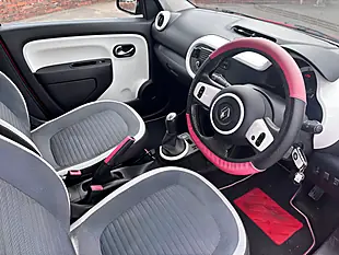 Used 2015 Renault Twingo Dynamique Red - Interior and Exterior details 7