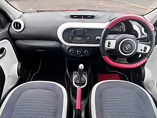 Used 2015 Renault Twingo Dynamique Red - Interior and Exterior details 8