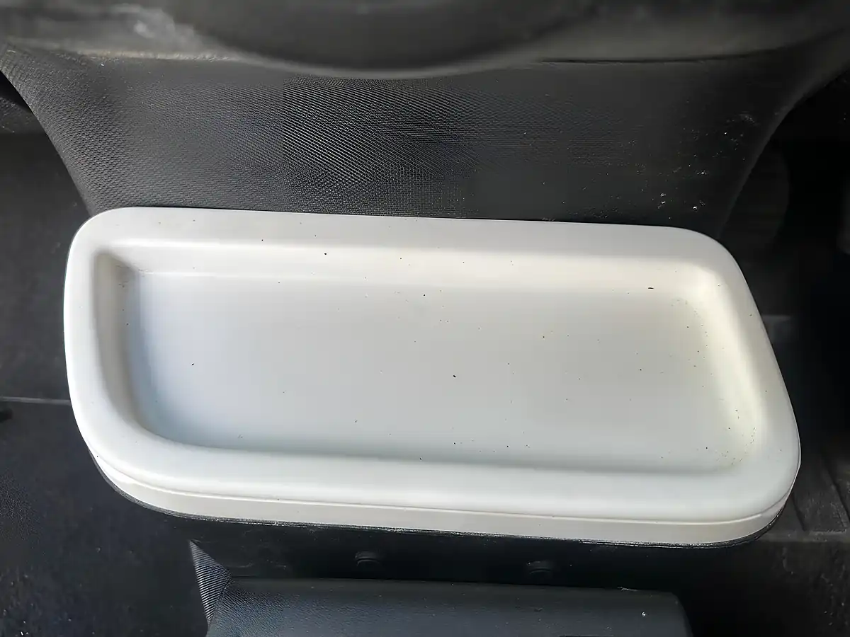 Used 2015 Renault Twingo Dynamique White - Interior and Exterior details 11