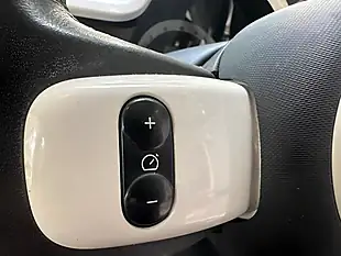Used 2015 Renault Twingo Dynamique White - Interior and Exterior details 12