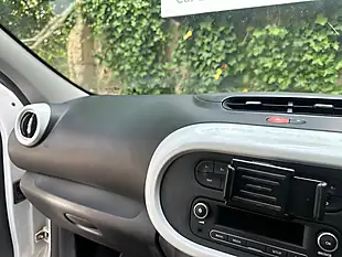 Used 2015 Renault Twingo Dynamique White - Interior and Exterior details 13