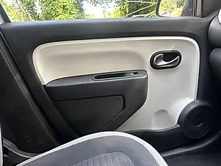 Used 2015 Renault Twingo Dynamique White - Interior and Exterior details 14