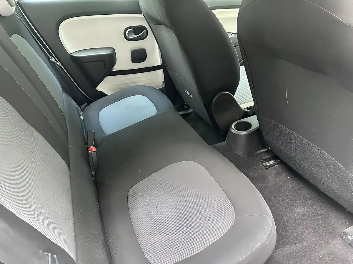 Used 2015 Renault Twingo Dynamique White - Interior and Exterior details 16