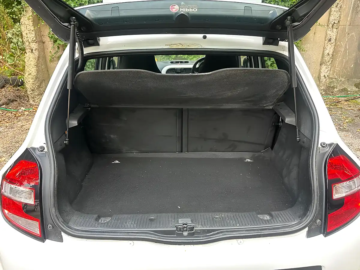 Used 2015 Renault Twingo Dynamique White - Interior and Exterior details 18