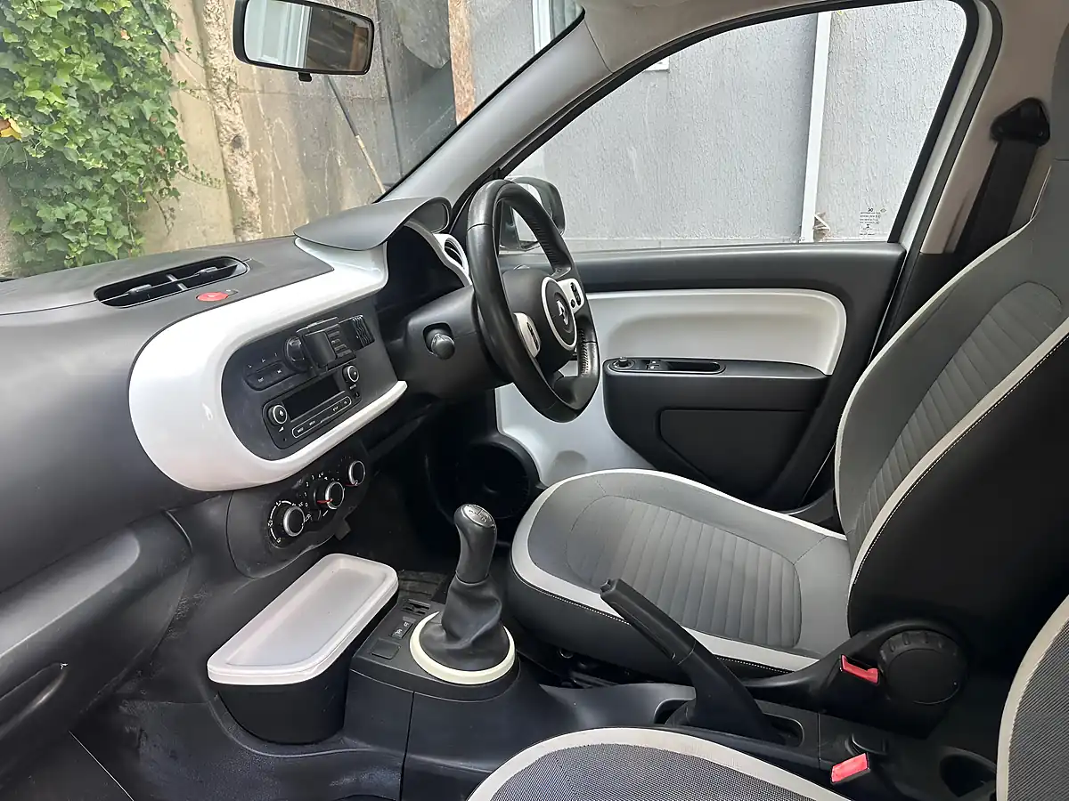 Used 2015 Renault Twingo Dynamique White - Interior and Exterior details 19