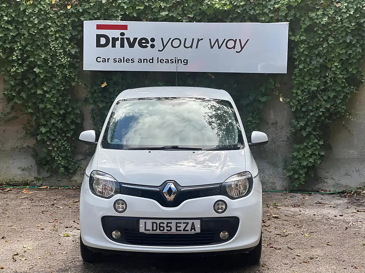 Used 2015 Renault Twingo Dynamique White - Interior and Exterior details 2