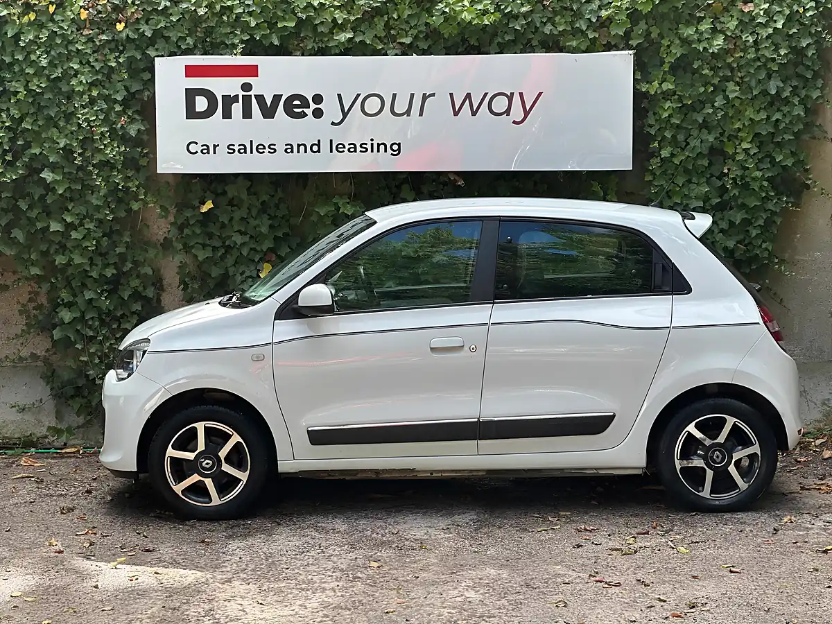 Used 2015 Renault Twingo Dynamique White - Interior and Exterior details 4