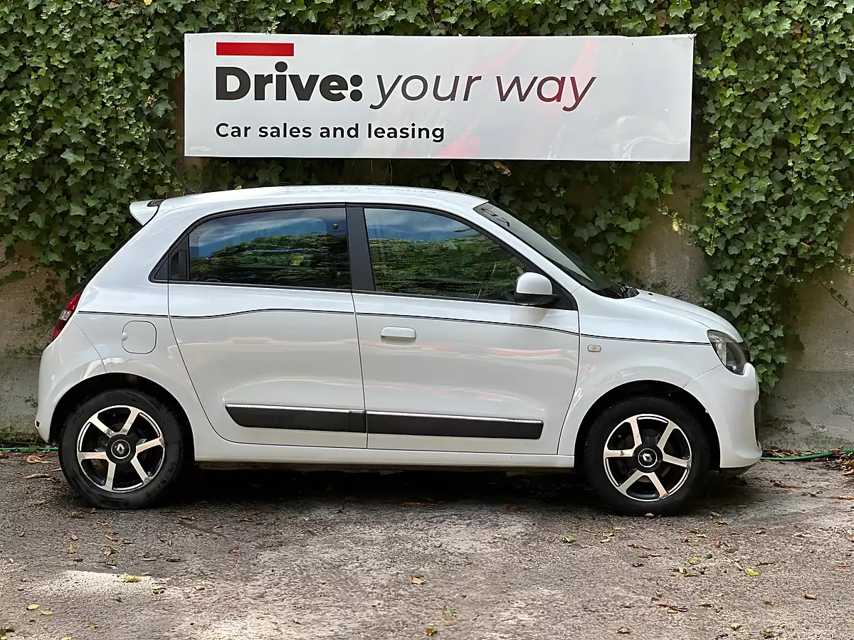 Used 2015 Renault Twingo Dynamique White - Interior and Exterior details 5