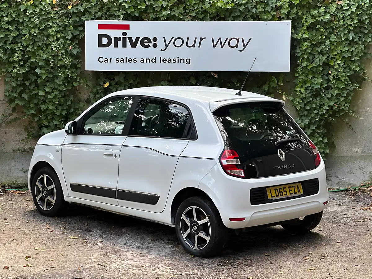 Used 2015 Renault Twingo Dynamique White - Interior and Exterior details 6