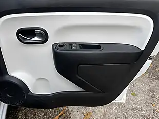 Used 2015 Renault Twingo Dynamique White - Interior and Exterior details 8
