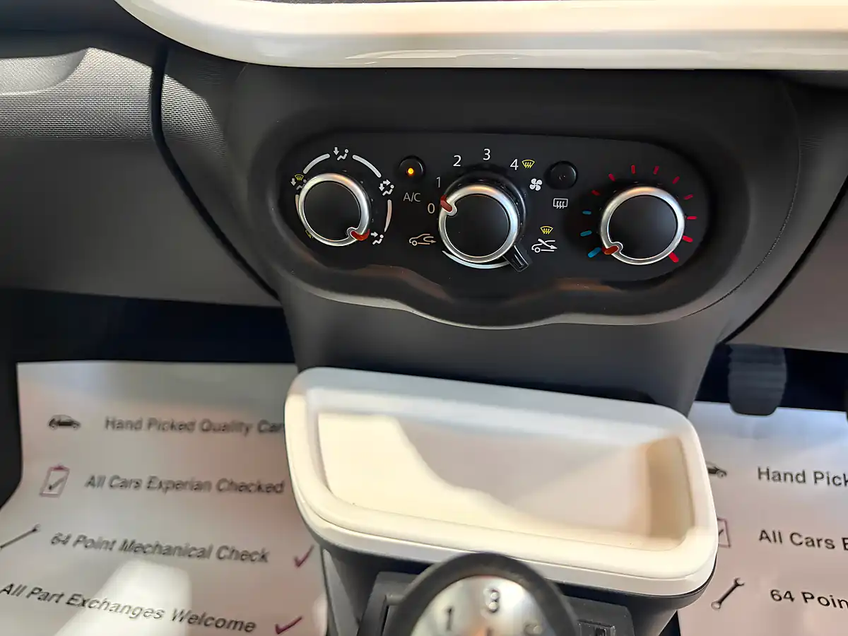 Used 2015 Renault Twingo Play Tahoe Blue - Interior and Exterior details 11