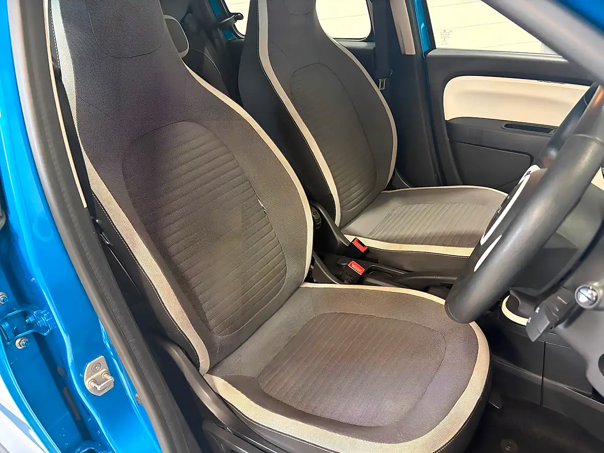 Used 2015 Renault Twingo Play Tahoe Blue - Interior and Exterior details 12