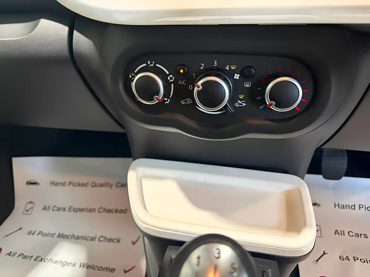 Used 2015 Renault Twingo Play Tahoe Blue - Interior and Exterior details 16