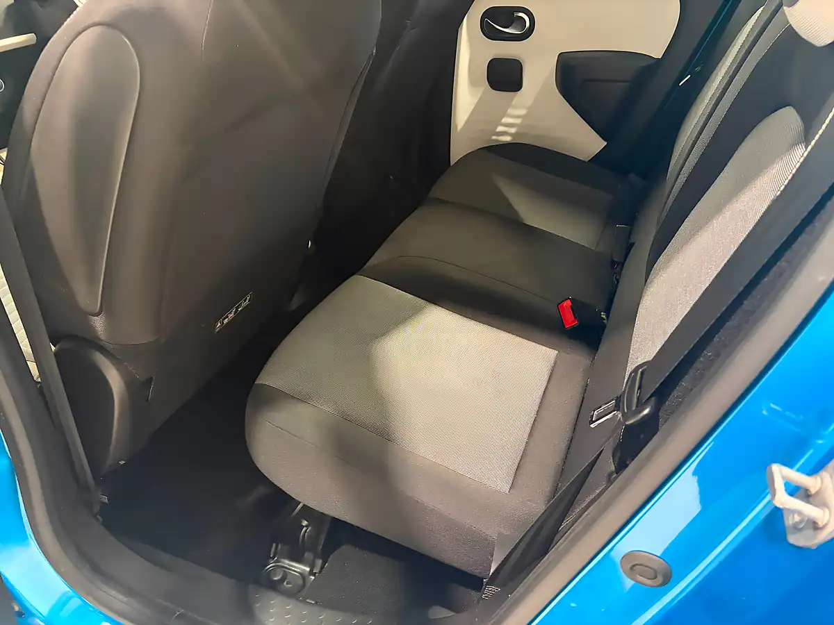 Used 2015 Renault Twingo Play Tahoe Blue - Interior and Exterior details 17