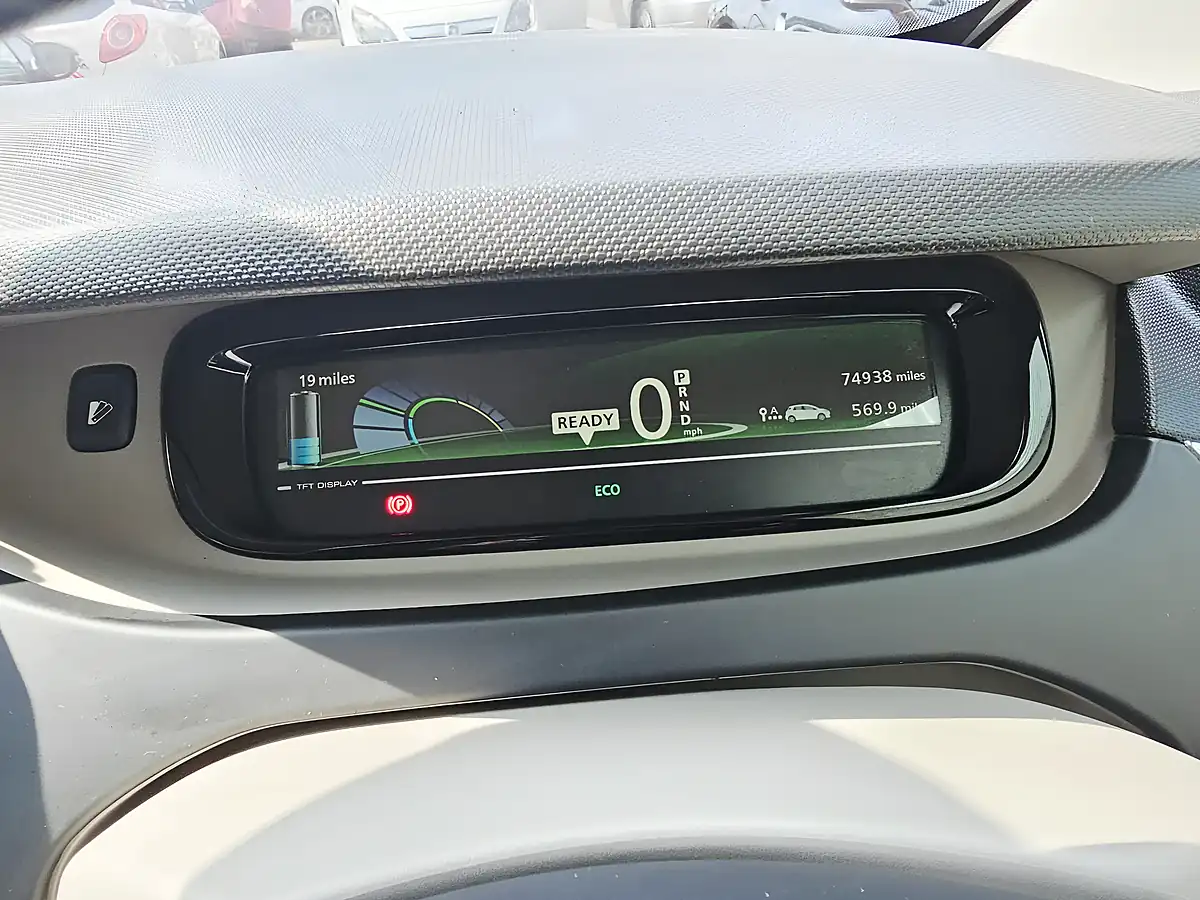 Used 2015 Renault Zoe Dynamique Intens White - Interior and Exterior details 15