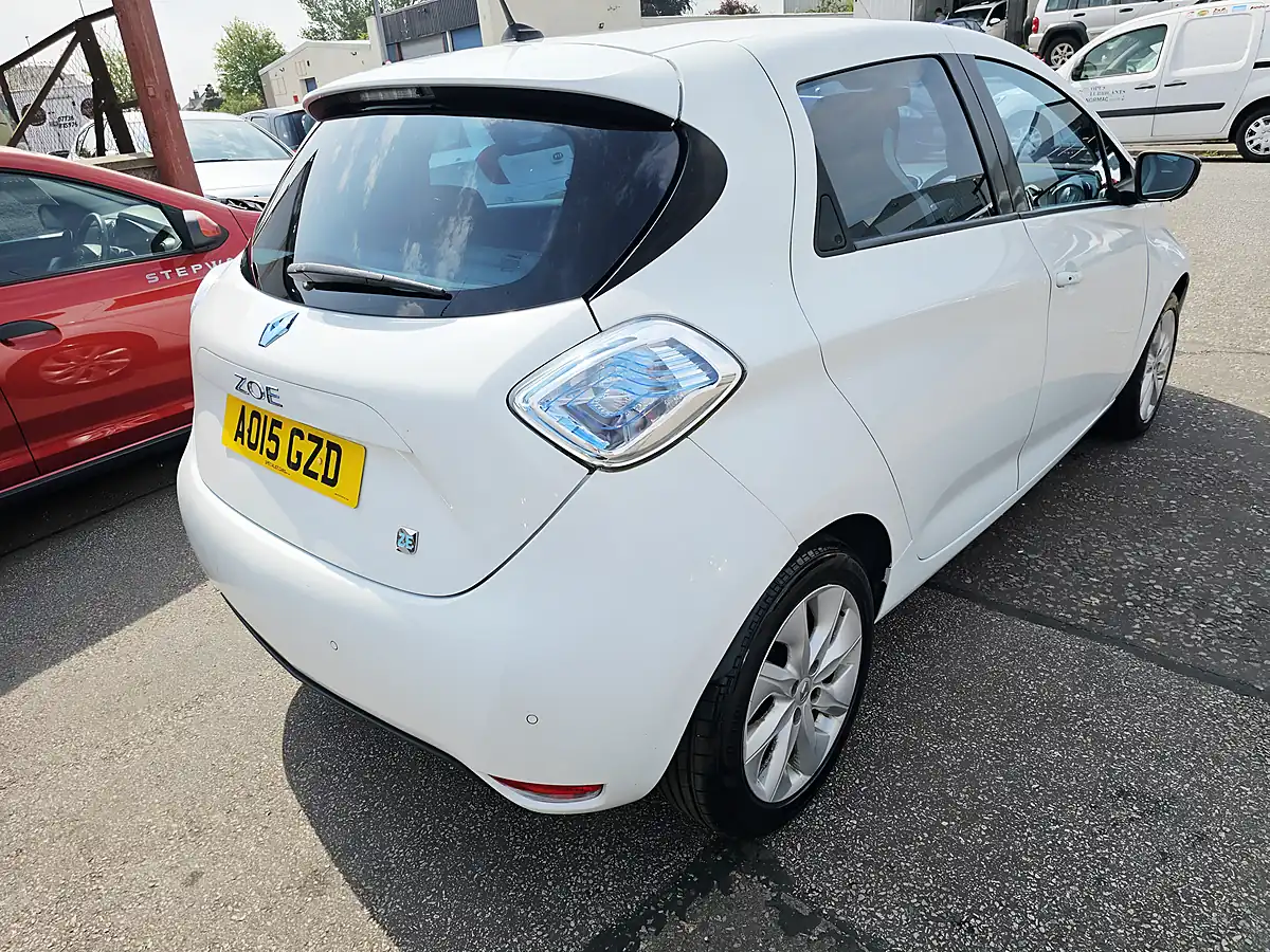 Used 2015 Renault Zoe Dynamique Intens White - Interior and Exterior details 5